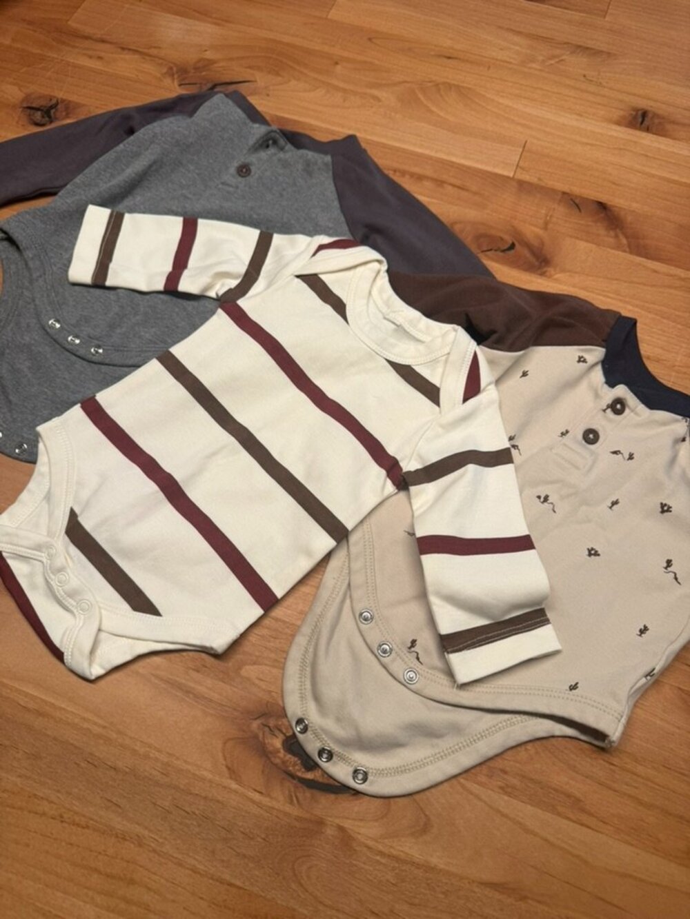 3 Colored Organic Onesies Size 0-3 Months Never Worn